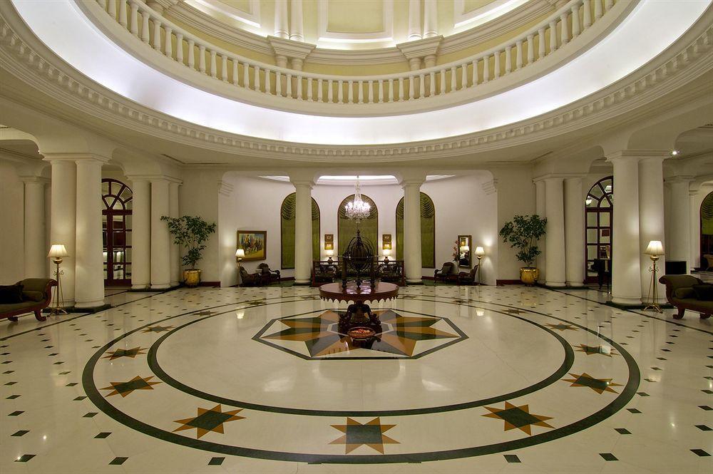 Отель Taj Mg Road Bengaluru Экстерьер фото