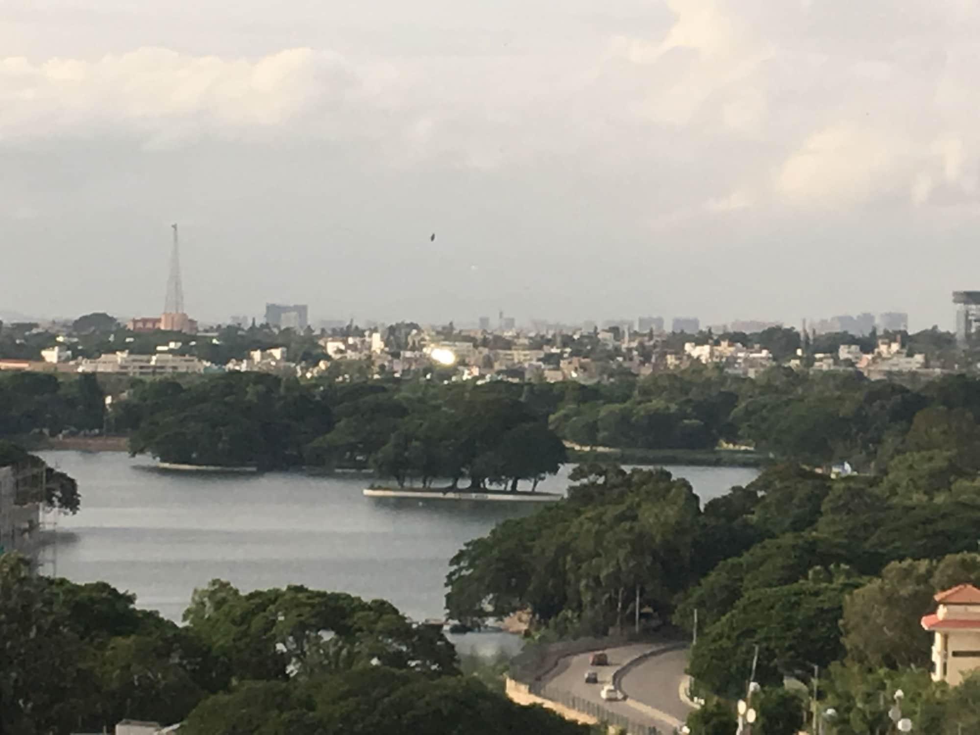 Отель Taj Mg Road Bengaluru Экстерьер фото